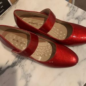 The Walking Store Walking Cradle Mary Jane Patent Leather Red “Jackie”